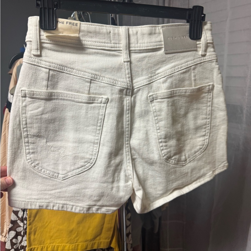 We The Free - CRVY Bellarosa High-Rise Vintage Shorts in White Size 27 RT $88 - Picture 2 of 8